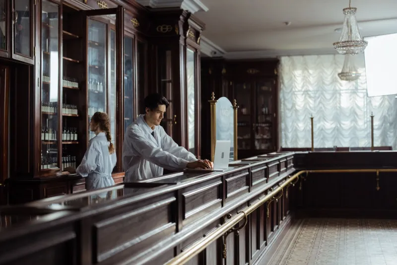 OTC or Prescription? A Traveler's Guide to Medication Access Rules in Mexican Pharmacies